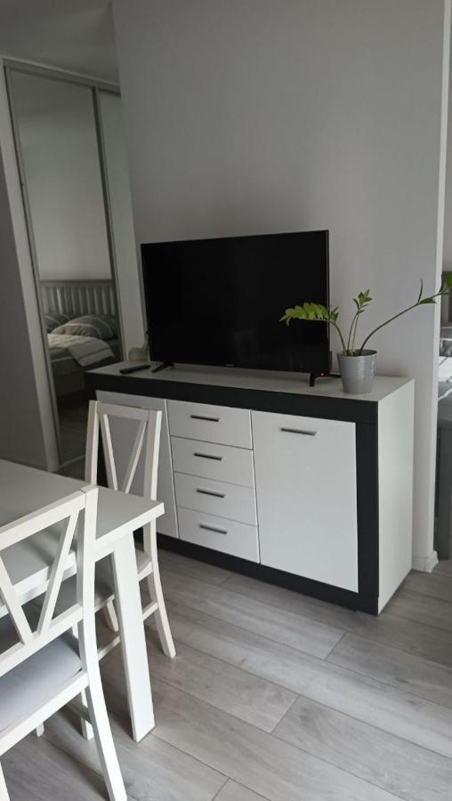 Apartment Z Ogrodkiem Na Warszawskiej Woli Varsovia Exterior foto