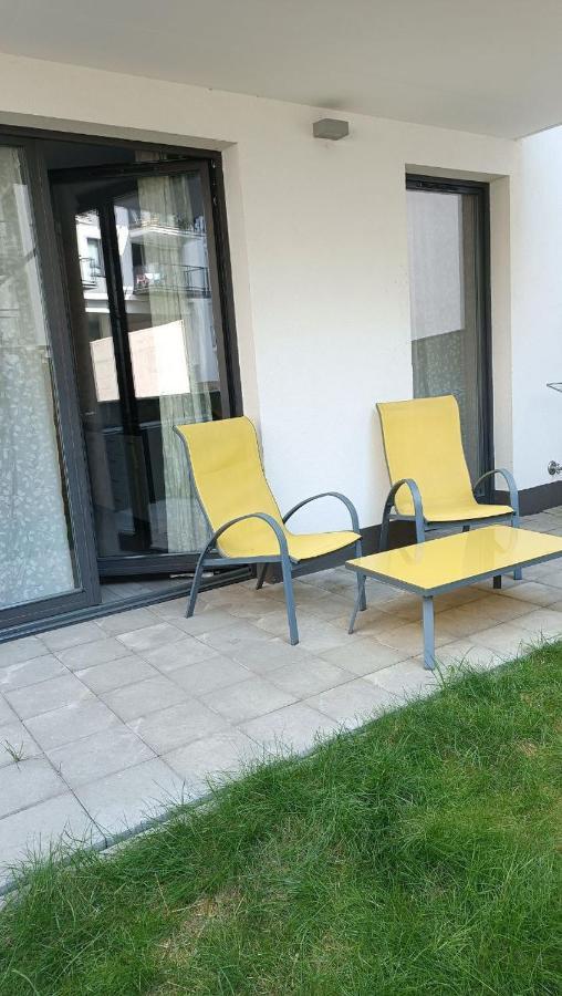 Apartment Z Ogrodkiem Na Warszawskiej Woli Varsovia Exterior foto
