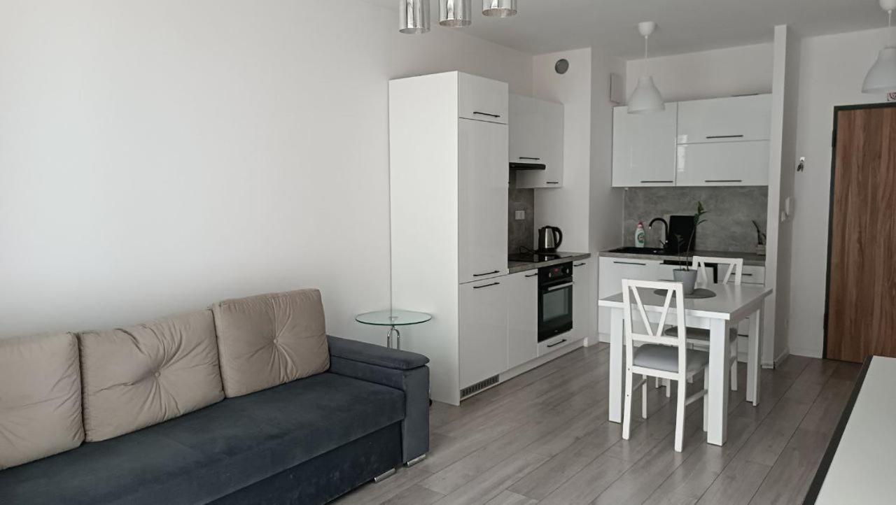 Apartment Z Ogrodkiem Na Warszawskiej Woli Varsovia Exterior foto