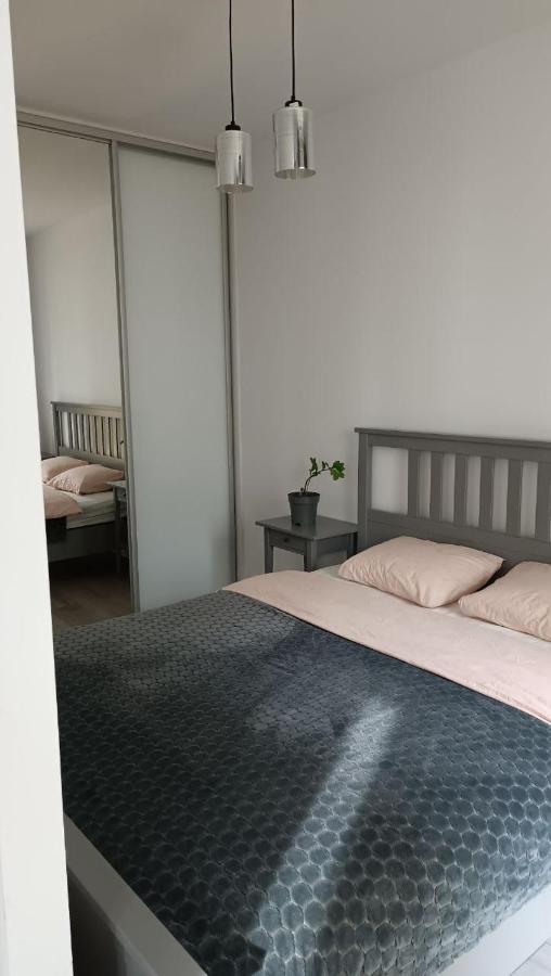 Apartment Z Ogrodkiem Na Warszawskiej Woli Varsovia Exterior foto