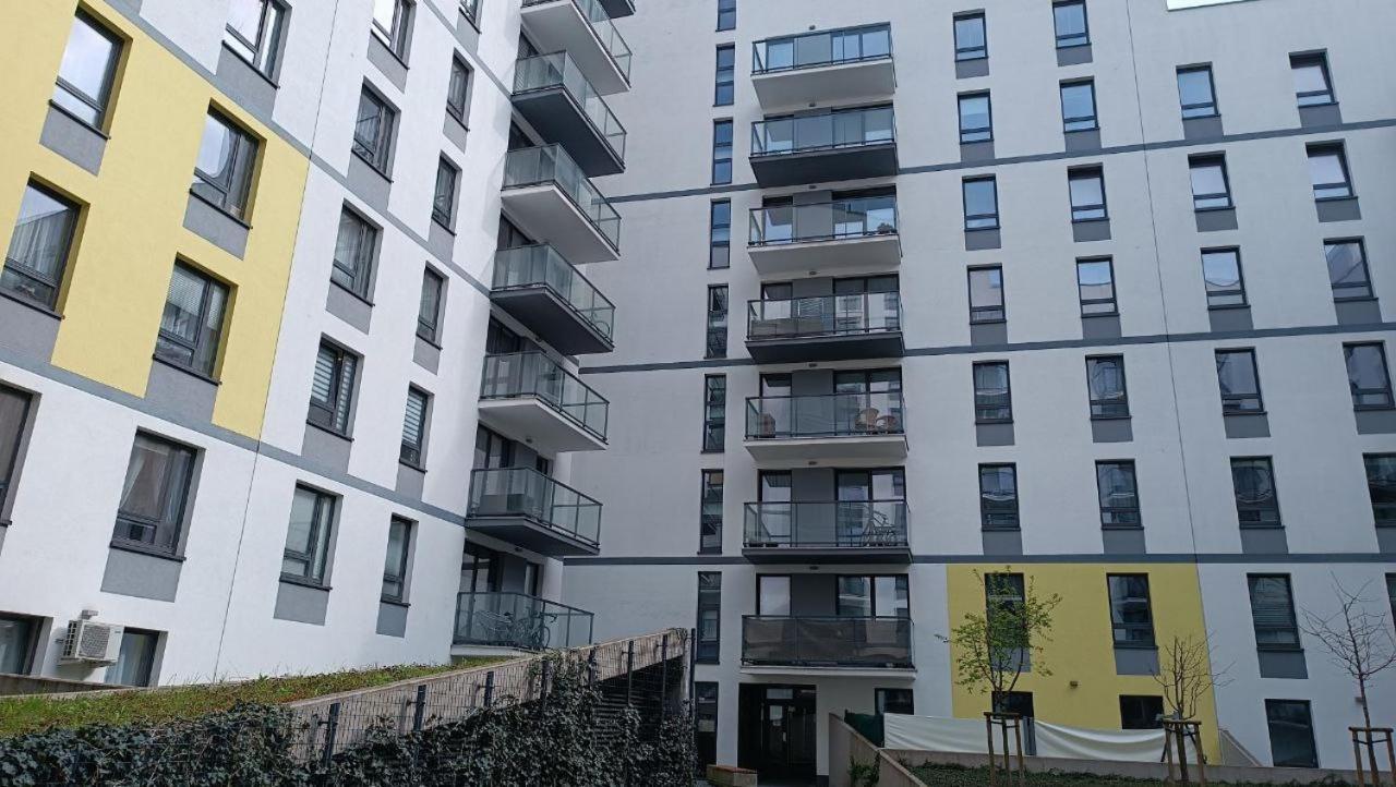 Apartment Z Ogrodkiem Na Warszawskiej Woli Varsovia Exterior foto